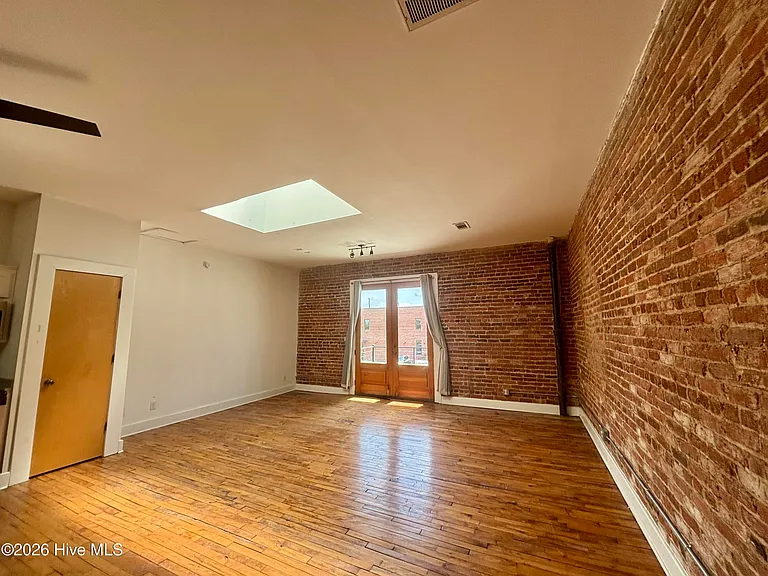 1130 Jones St #D — Photo 7