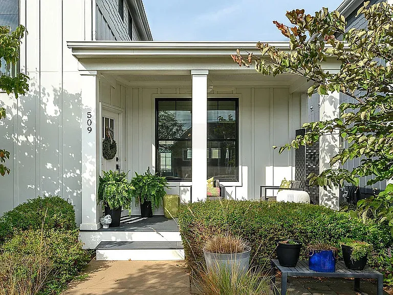 3 bed, 1701 sqft, $3,200 — Photo 3
