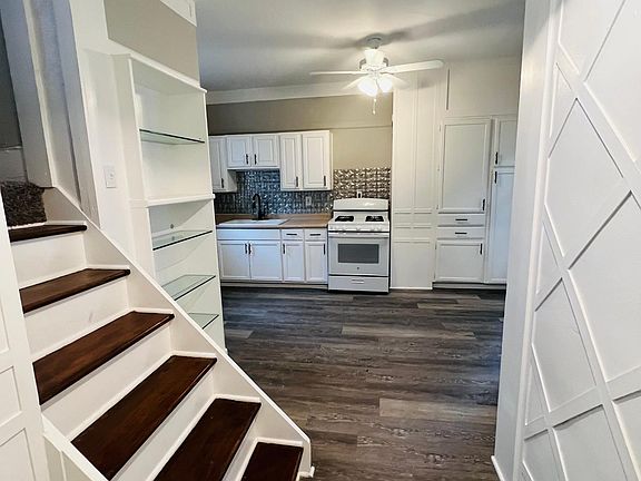 3rd image of 1268 W 110th St