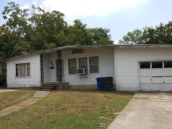3rd image of 806 Cravens Ave