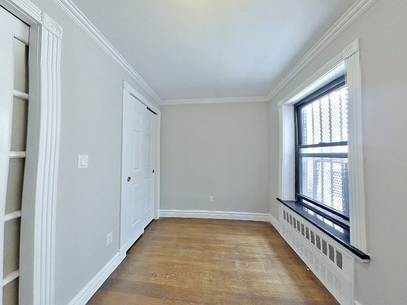 4th image of 345 W 53rd St #5C