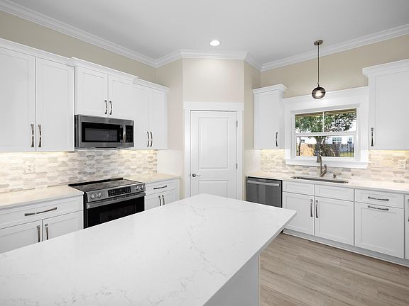 3rd image of 61 Spruce St