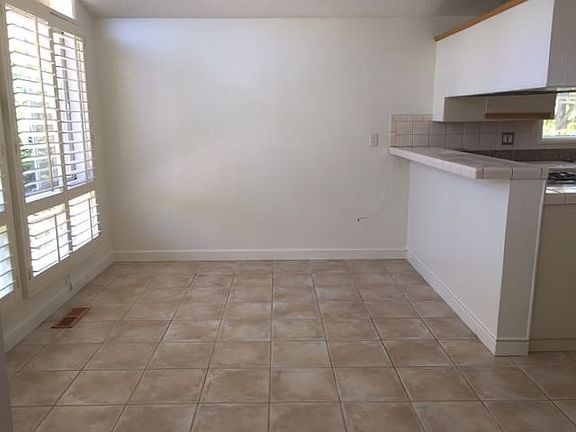 5th image of 3210 Lucinda Ln