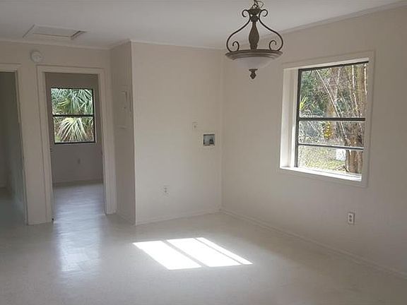 5th image of 1011 S Oleander Ave #C