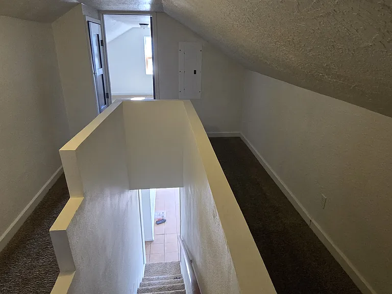 1805 N Valley Dr — Photo 13