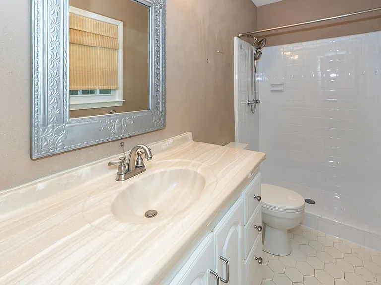 109 Runnymede Ln — Photo 25