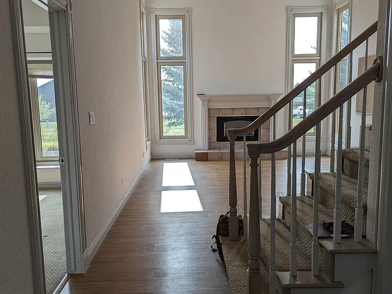 1054 Arapaho Dr — Photo 2