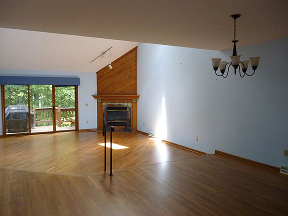 Great Room w/Fireplace