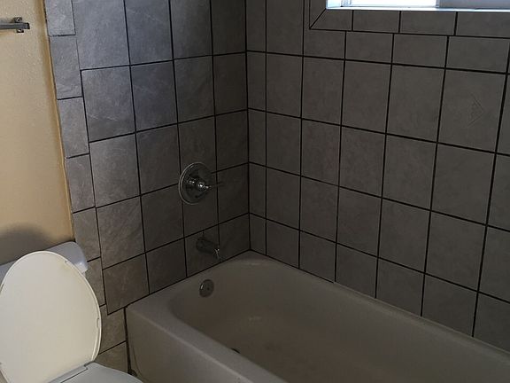 4th image of 4020 39th St