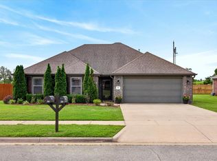 903 Mulberry St SW, Gravette, AR 72736