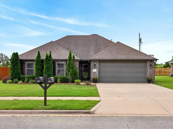 903 Mulberry St SW, Gravette, AR 72736