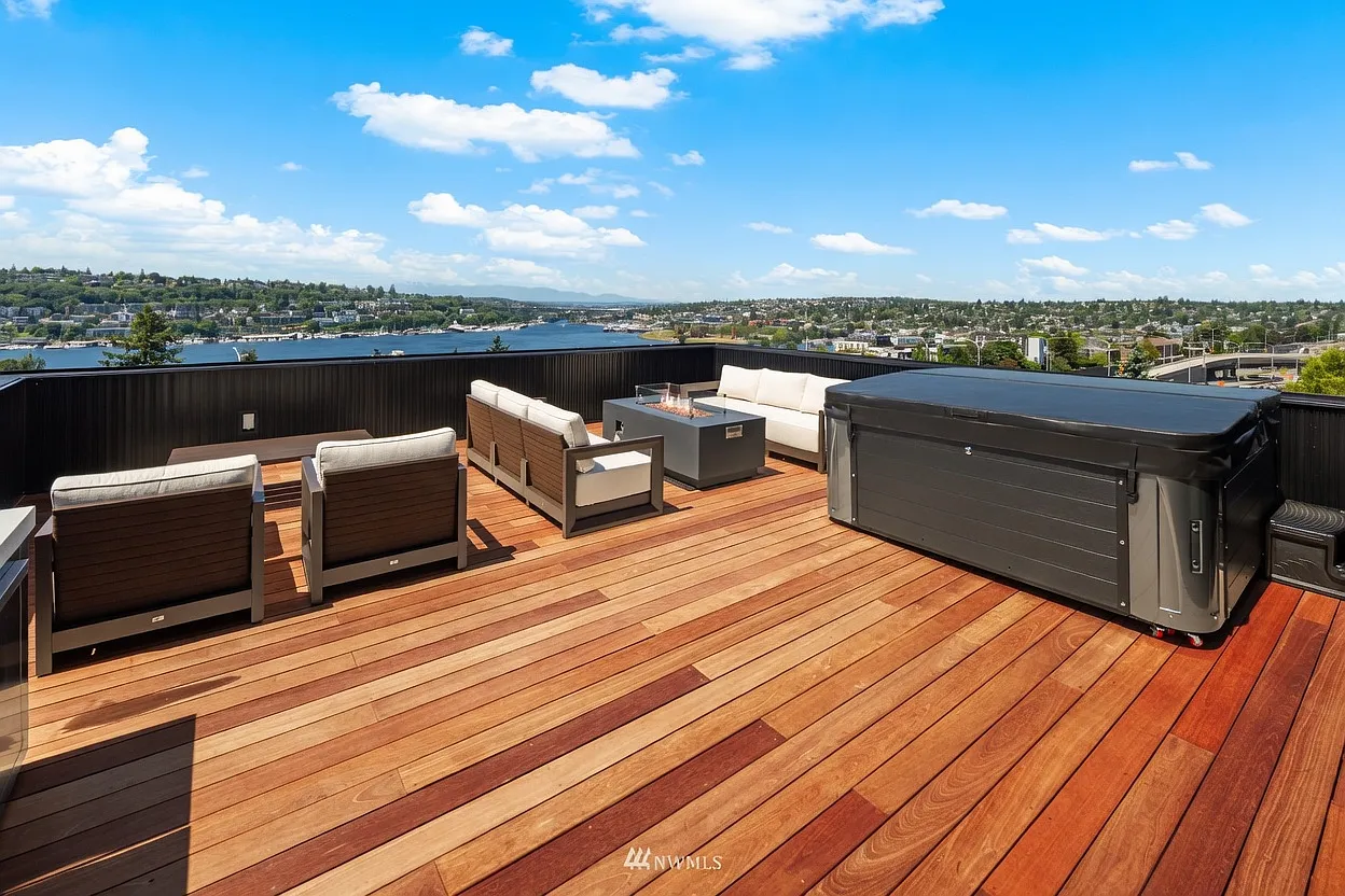 4 bed, 3964 sqft, $30,000 — Photo 4