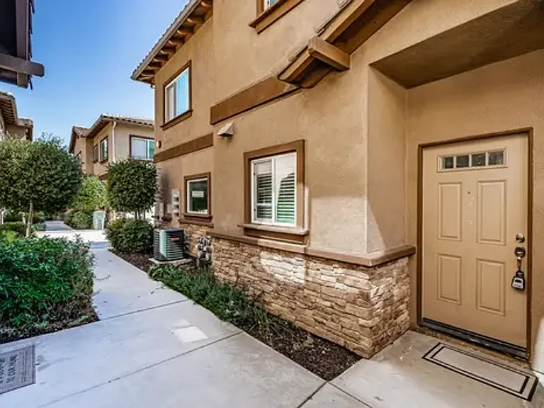 8123-8137 Cascio Ct — Photo 9
