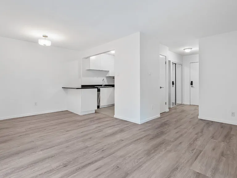 1270 Burnaby St — Photo 15