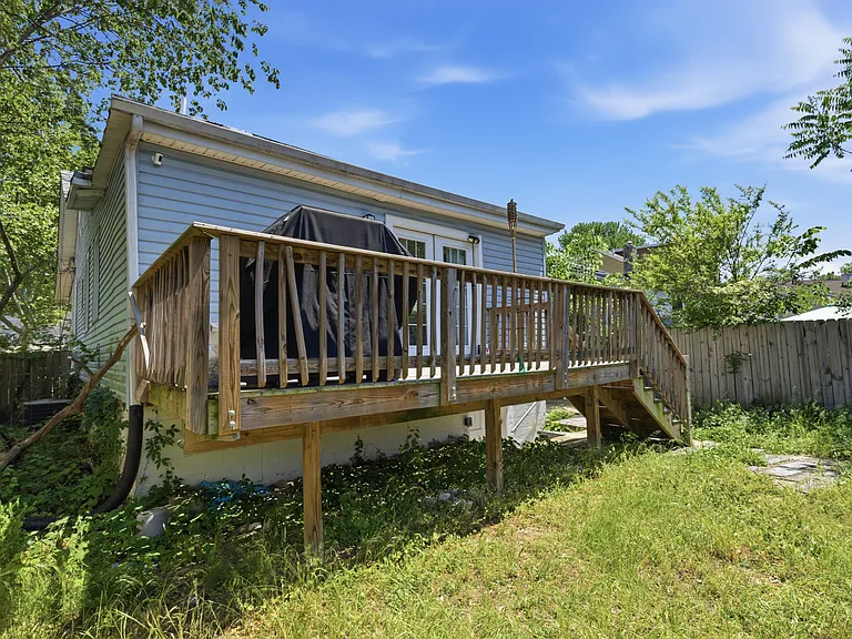 4318 Lawrence St — Photo 37