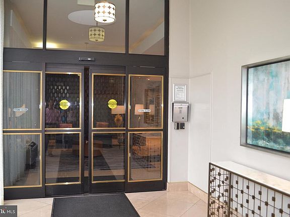 4th image of 1011 Arlington Blvd APT 705