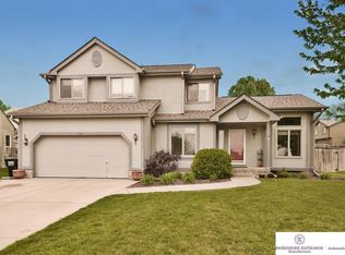 306 Harbor Cir, Papillion, NE 68133