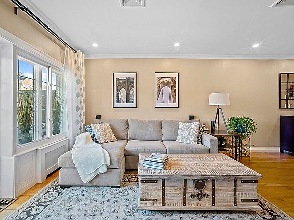 4th image of 153 Bay St #2D