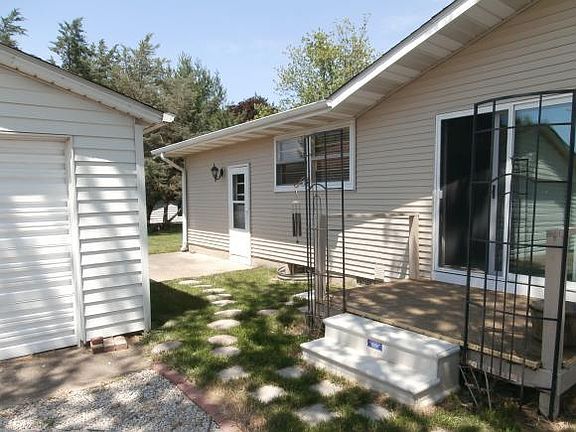 4th image of 1322 Montgomery Dr