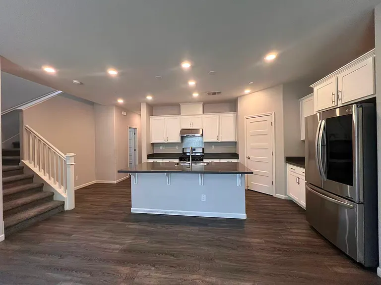 2727 Mabry Dr — Photo 2
