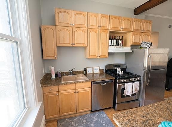5th image of 2121 N Sheffield Ave #3 E