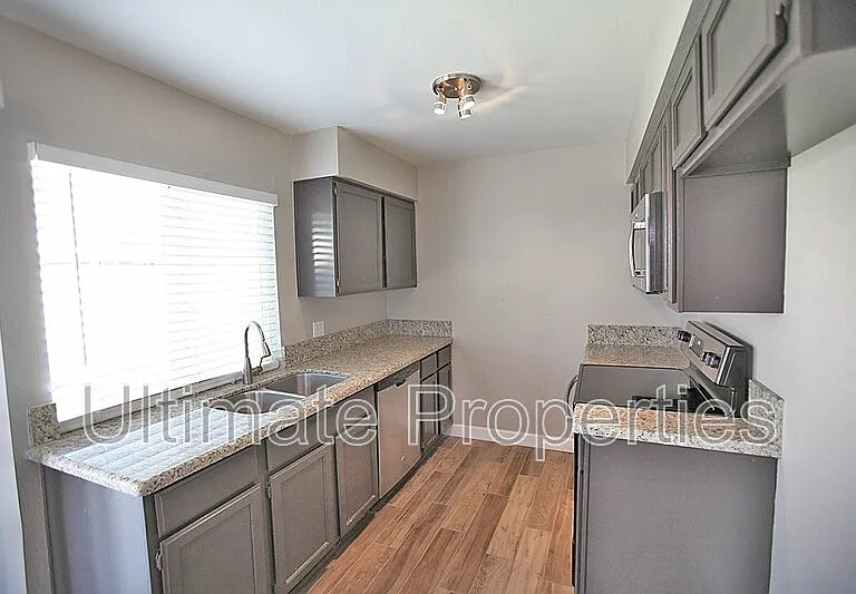 5520 W Alice Ave — Photo 7