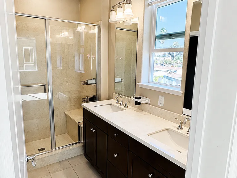 3F Master Full Bathroom