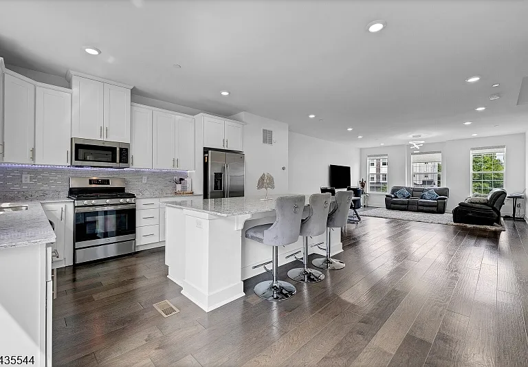6 Martin Pl — Photo 18