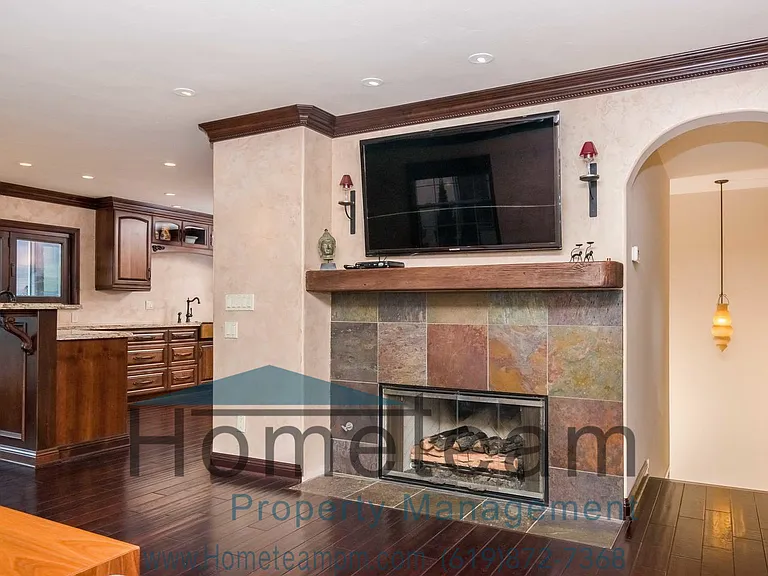 2324 Frankfort St — Photo 15