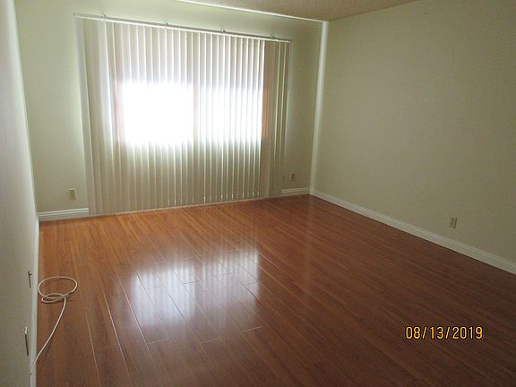 4th image of 5414 Newcastle Ave APT 35