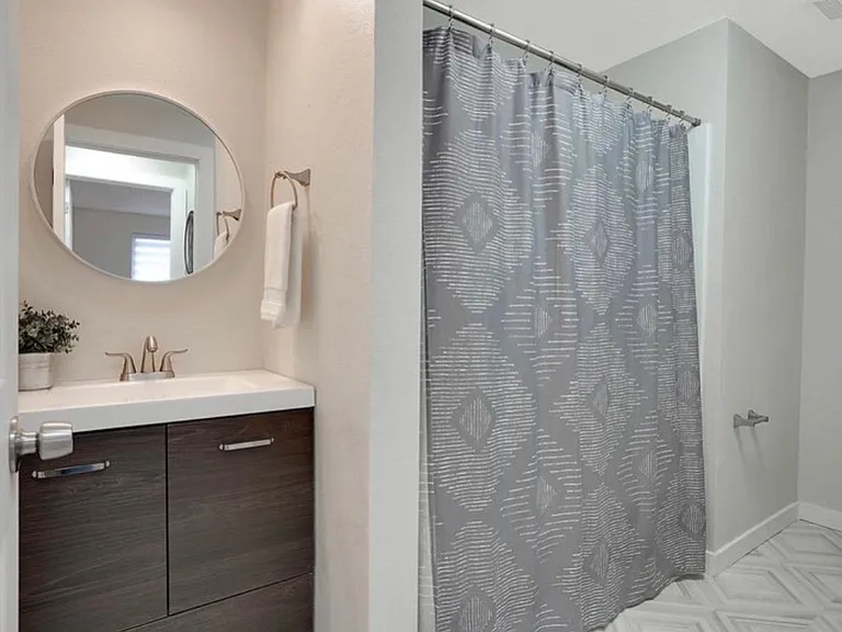 2347 Lee St SE — Photo 9