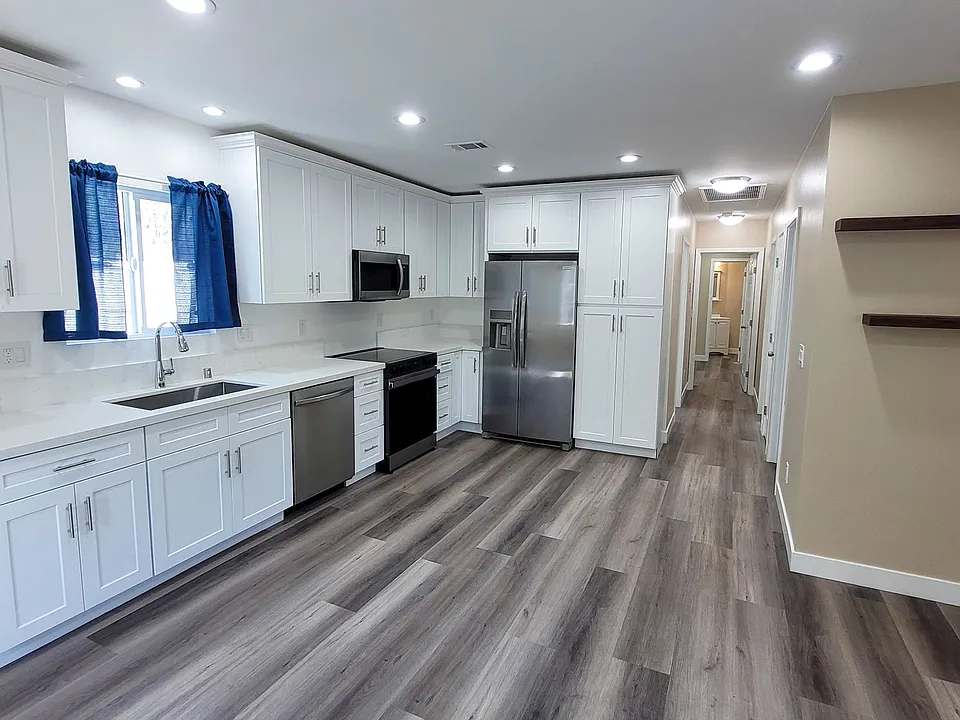 16131 Sunny Ct