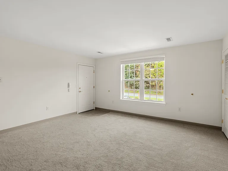 Hempfield Commons — Photo 4