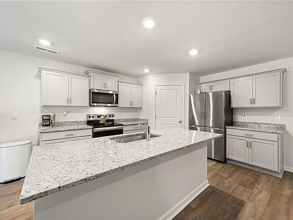 4th image of 173 Nova Ln