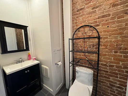 Rented by Evergreen Realty & Investments | media 19