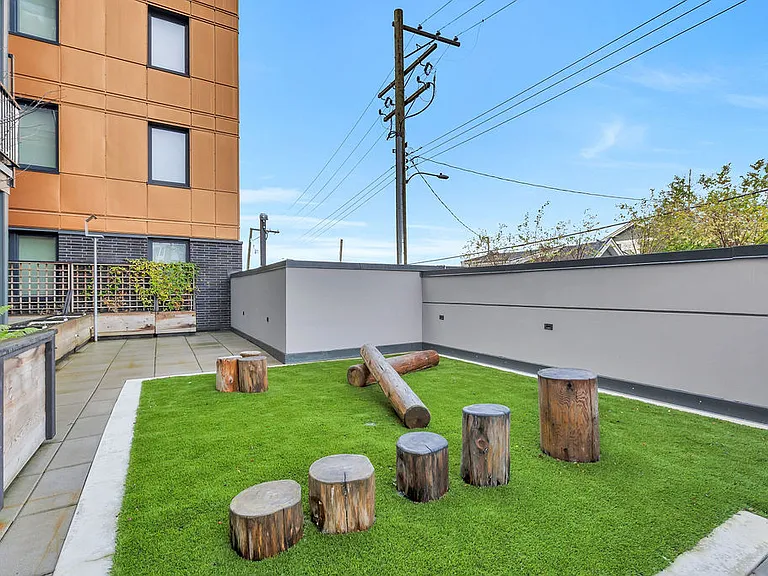 3455 Hastings St E — Photo 22