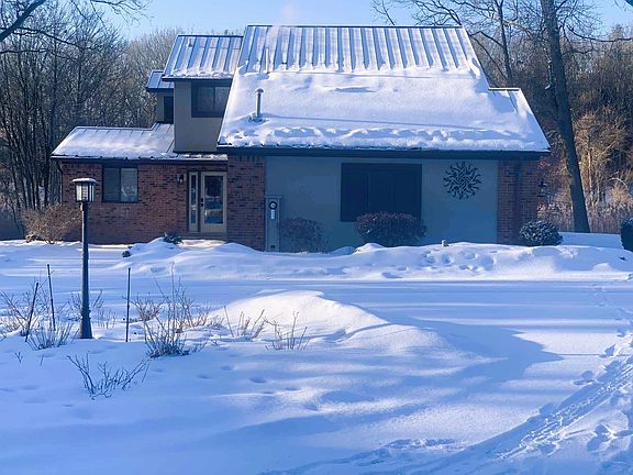 4th image of 395 Pinewood St
