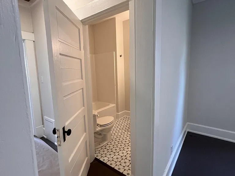 712 Benson Ave — Photo 9