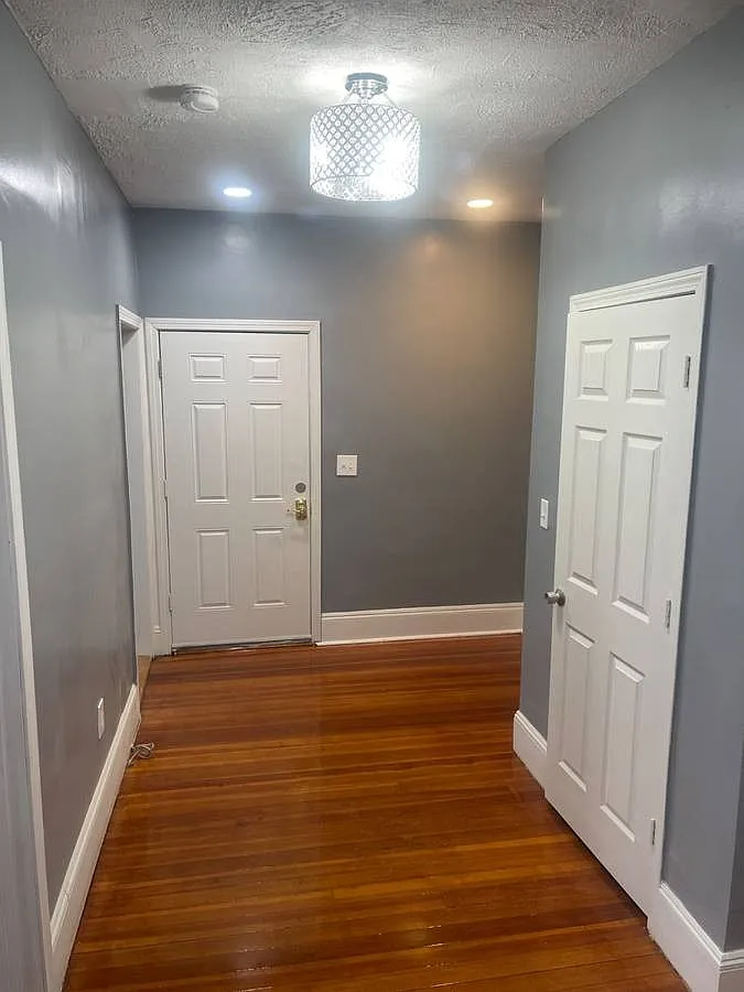 3 bed, 1.0 bath, $3,418 — Photo 3