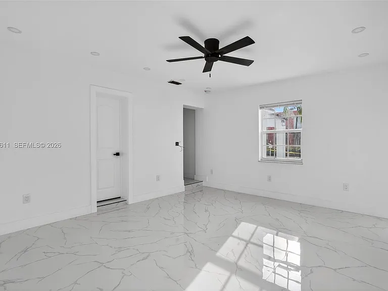 1920 SW 67th Ave — Photo 33