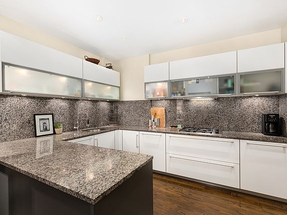 3rd image of 250 W 27th St APT 2B
