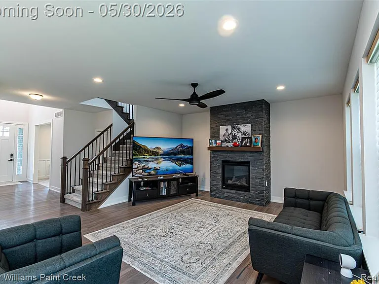 375 Amelia Cir — Photo 12