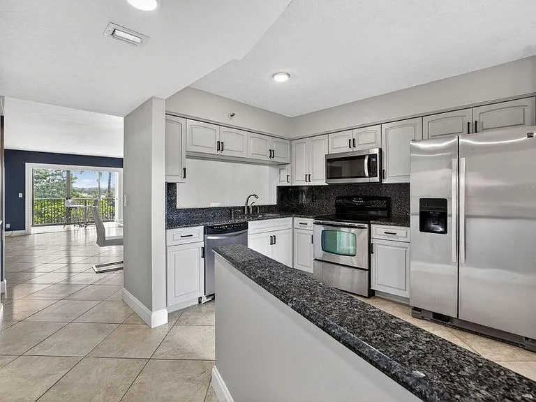 2206 S Cypress Bend Dr #401 — Photo 4