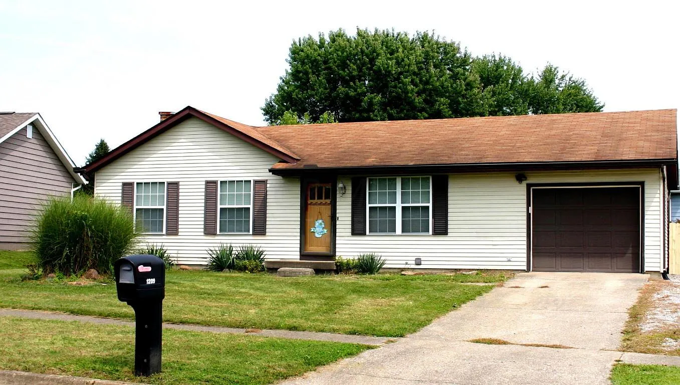 1209 Coventry Cir photo 1