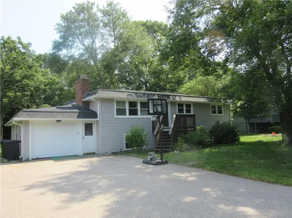 58 Indian Trl, Saunderstown, RI 02874