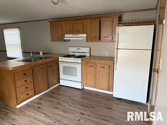 3rd image of 1202 Rim Rd