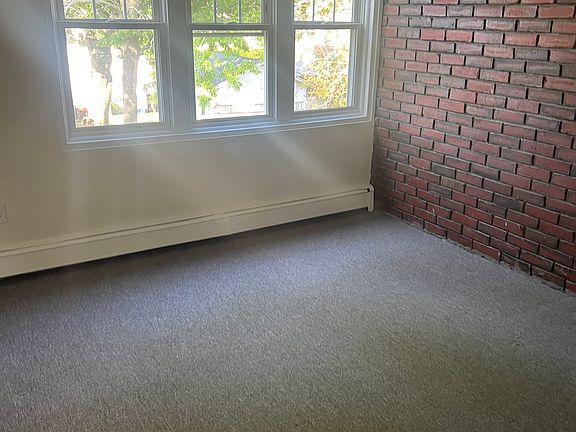 3rd image of 625 Quarry St APT 4