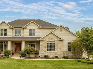 5323 Hopewell Ct, Bettendorf, IA 52722