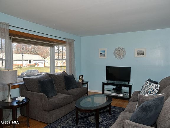 3rd image of 25 McDonald Dr