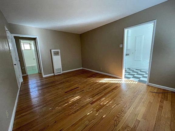 3rd image of 1320 P St APT 12